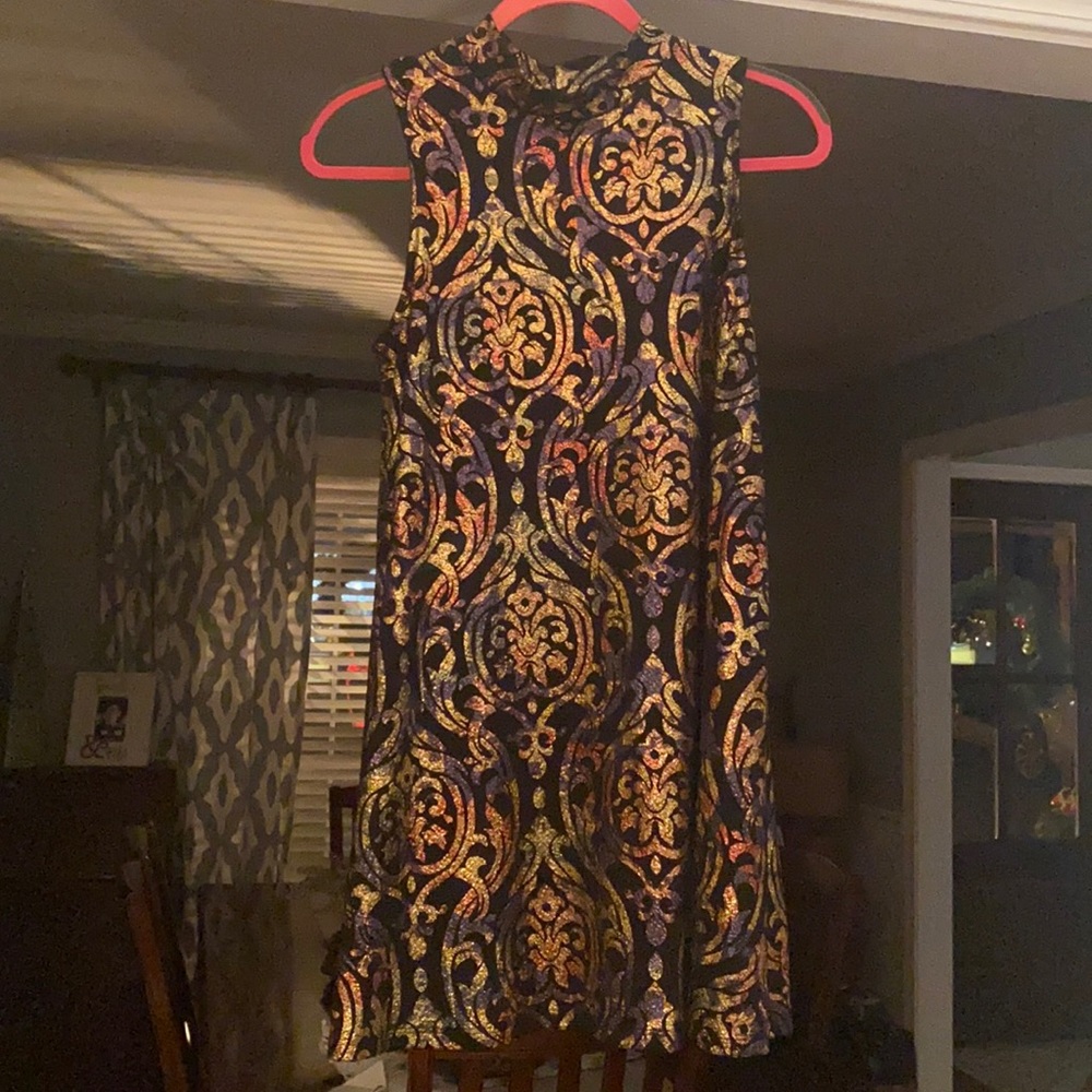 Medium cocktail dress with shiny designs (gold, green, blue/purple, red/pink)